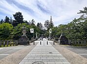 上杉神社まで1200ｍ