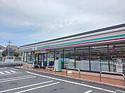 【コンビニエンスストア】セブンイレブン足立古千谷本町3まで256ｍ