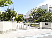 【小学校】津島市立　神守小学校まで450ｍ