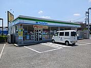 【コンビニエンスストア】ファミリーマート諸福店様まで200ｍ