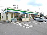 【コンビニエンスストア】ファミマ名護バイパス宮里店まで200ｍ