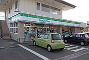 【コンビニエンスストア】ファミリーマート中曽根店まで45ｍ