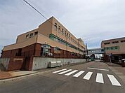 【小学校】裏館小学校まで700ｍ