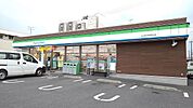 【コンビニエンスストア】ファミリーマート　県立病院西口まで350ｍ