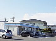 【コンビニエンスストア】ローソン相馬新地店まで900ｍ