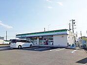 【コンビニエンスストア】ファミリーマート目黒新地町店まで450ｍ