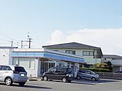【コンビニエンスストア】ローソン相馬新地店まで700ｍ