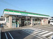 【コンビニエンスストア】ファミリーマート青崎店まで140ｍ