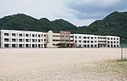 【中学校】吉田中学校まで1600ｍ