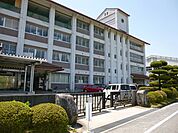 【小学校】高屋東小学校まで550ｍ