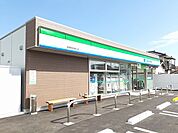 【コンビニエンスストア】ファミリーマート都農駅前通り店まで850ｍ