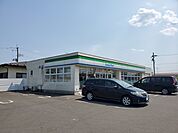 【コンビニエンスストア】ファミリーマート角田中島下店まで300ｍ