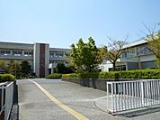 【小学校】中央小学校まで724ｍ