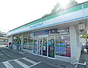 【コンビニエンスストア】ファミリーマート伊勢崎山王町店まで800ｍ