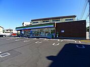 【コンビニエンスストア】ファミリーマート太田内ヶ島町店まで700ｍ