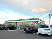 【コンビニエンスストア】ファミリーマート名四小貝須店まで450ｍ