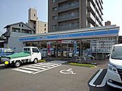 【コンビニエンスストア】ローソン丸亀浜町店まで300ｍ