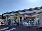 【コンビニエンスストア】ファミリーマート半田乙川店まで88ｍ