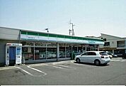 【コンビニエンスストア】ファミリーマート高松中央通り店まで900ｍ