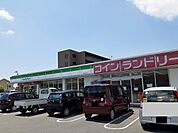 【コンビニエンスストア】ファミリーマート亀山羽若店まで450ｍ