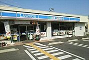 【コンビニエンスストア】ローソン越谷下間久里仲田店まで450ｍ