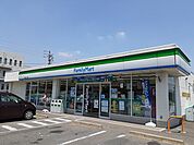 【コンビニエンスストア】ファミリーマート鈴鹿ホンダ前店まで700ｍ