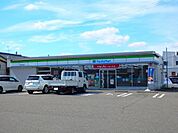 【コンビニエンスストア】ファミリーマート桑名安永東店まで1000ｍ