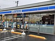 【コンビニエンスストア】ローソン上尾瓦葺店まで810ｍ