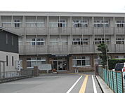 【小学校】愛荘町立愛知川東小学校まで300ｍ