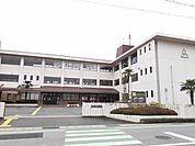 【小学校】愛荘町立秦荘西小学校まで600ｍ