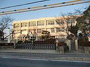 【小学校】治田西小学校まで724ｍ