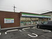 【コンビニエンスストア】ファミリーマート栗東御園店まで588ｍ