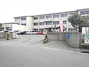 【小学校】鳥栖市立旭小学校まで560ｍ