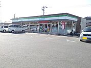 【コンビニエンスストア】ファミリーマート久留米北野町店まで570ｍ