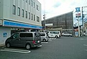 【コンビニエンスストア】ローソン 久留米市場通店まで732ｍ