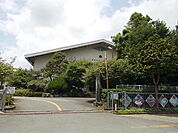 【小学校】宮地小学校まで590ｍ