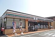 【コンビニエンスストア】セブンイレブン鴨宮駅南店まで500ｍ