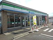 【コンビニエンスストア】ファミリーマート信州中野江部店まで240ｍ