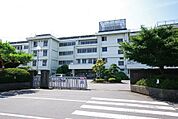 【中学校】南中学校まで550ｍ