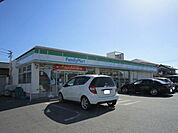 【コンビニエンスストア】ファミリーマート一色前新田店まで700ｍ