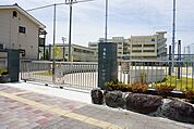 【小学校】沖洲小学校まで1300ｍ