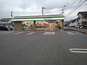 【コンビニエンスストア】ファミリーマート新居浜宇高店様まで700ｍ