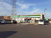 【コンビニエンスストア】ファミリーマート新居浜郷店まで572ｍ