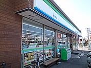 【コンビニエンスストア】ファミリーマート束本店様まで600ｍ