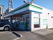 【コンビニエンスストア】ファミリーマート南梅本店様まで500ｍ