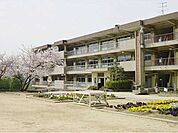 【小学校】郷内小学校まで1400ｍ