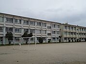 【小学校】倉吉市立上灘小学校まで750ｍ
