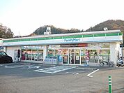 【コンビニエンスストア】ファミリーマート鳥取覚寺店まで1300ｍ