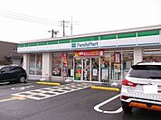 【コンビニエンスストア】ファミリーマート緑ヶ丘店まで500ｍ