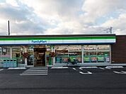 【コンビニエンスストア】ファミリーマート上尾上平公園南まで740ｍ